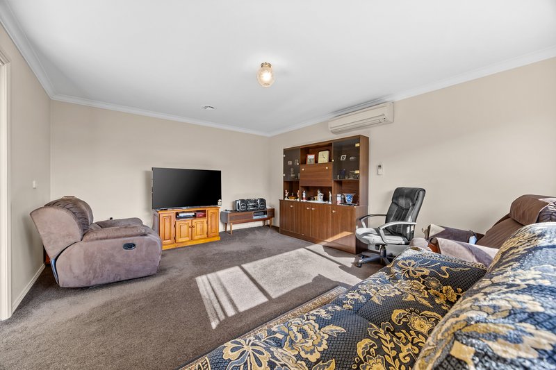 Photo - 17 Nimble Drive, Delacombe VIC 3356 - Image 10