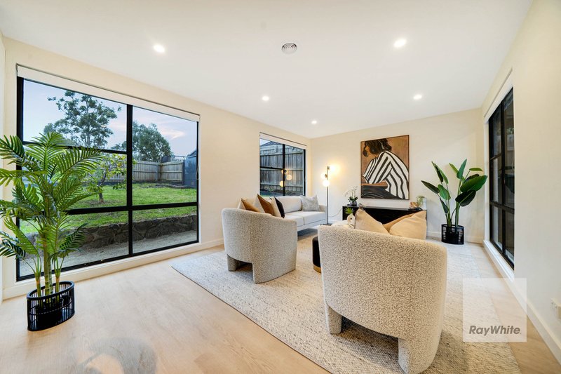 Photo - 17 Ninda Court, Westmeadows VIC 3049 - Image 4