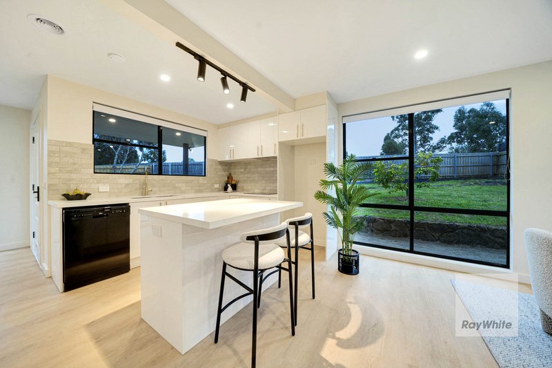 Photo - 17 Ninda Court, Westmeadows VIC 3049 - Image 8