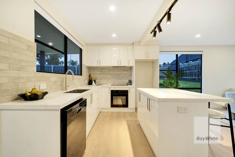 Photo - 17 Ninda Court, Westmeadows VIC 3049 - Image 11
