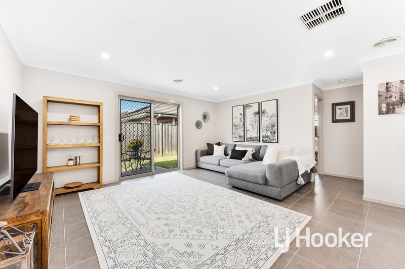 Photo - 17 Nobel Drive, Cranbourne West VIC 3977 - Image 9