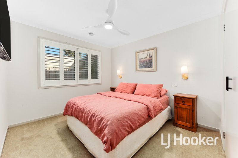 Photo - 17 Nobel Drive, Cranbourne West VIC 3977 - Image 11