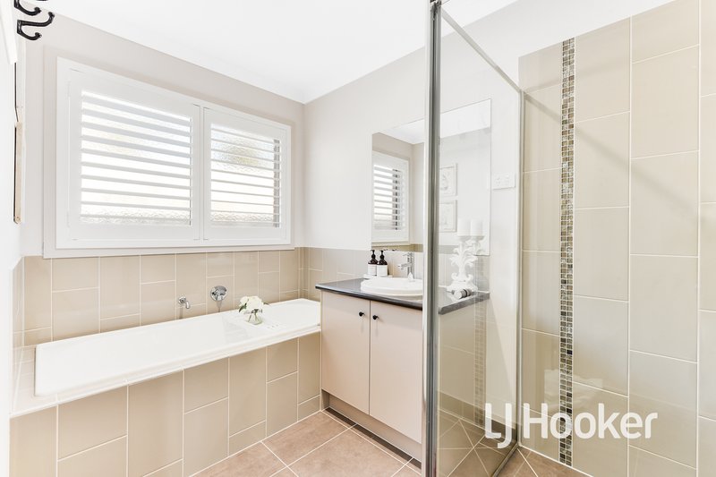 Photo - 17 Nobel Drive, Cranbourne West VIC 3977 - Image 13