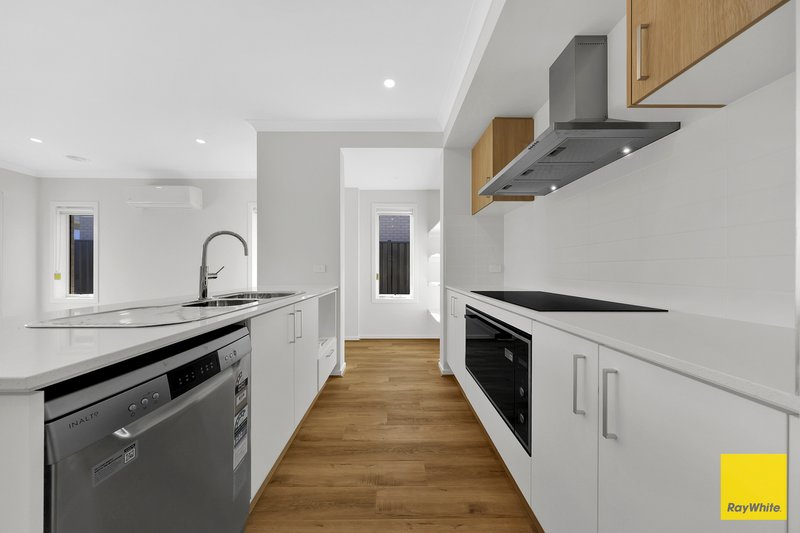Photo - 17 Noorat Road, Beveridge VIC 3753 - Image 4