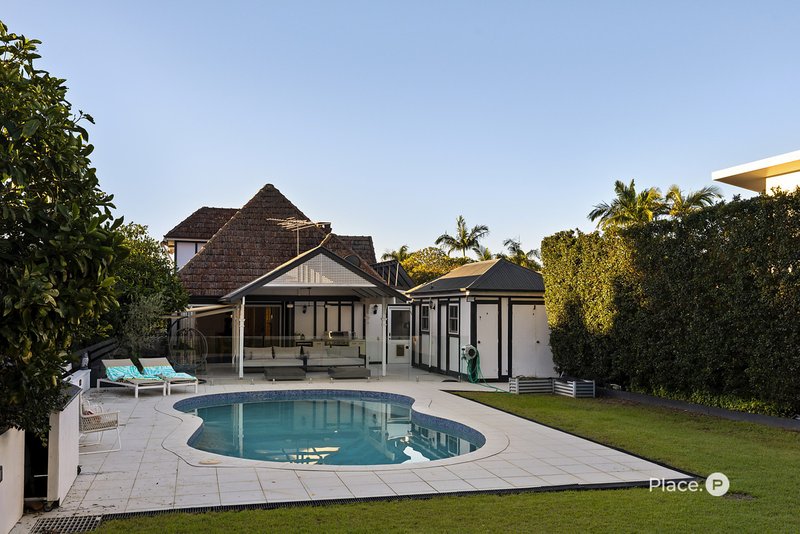 Photo - 17 Norman Parade, Clayfield QLD 4011 - Image 3