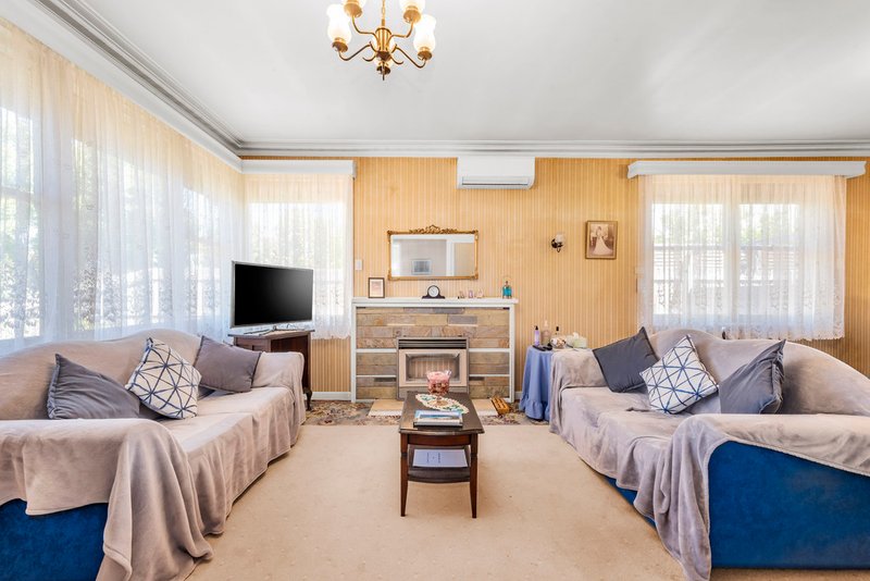 Photo - 17 Normdale Road, Bentleigh East VIC 3165 - Image 3