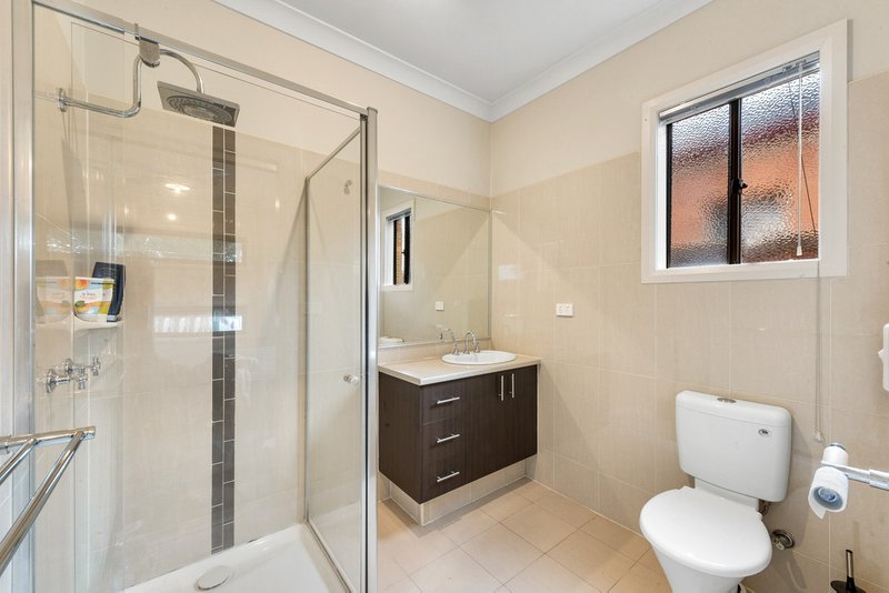 Photo - 17 Oakpark Drive, Harkness VIC 3337 - Image 9