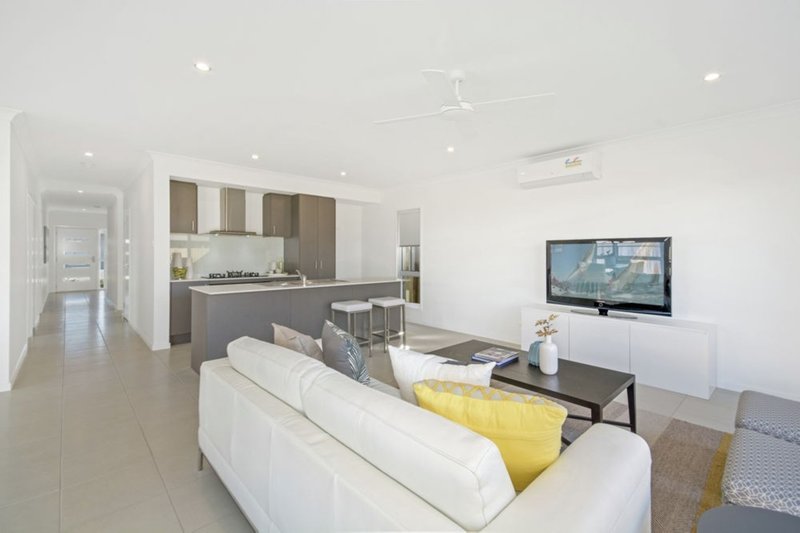 Photo - 17 Ochre Crescent, Caloundra West QLD 4551 - Image 2