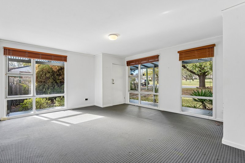 Photo - 17 Officer Crescent, Ainslie ACT 2602 - Image 4