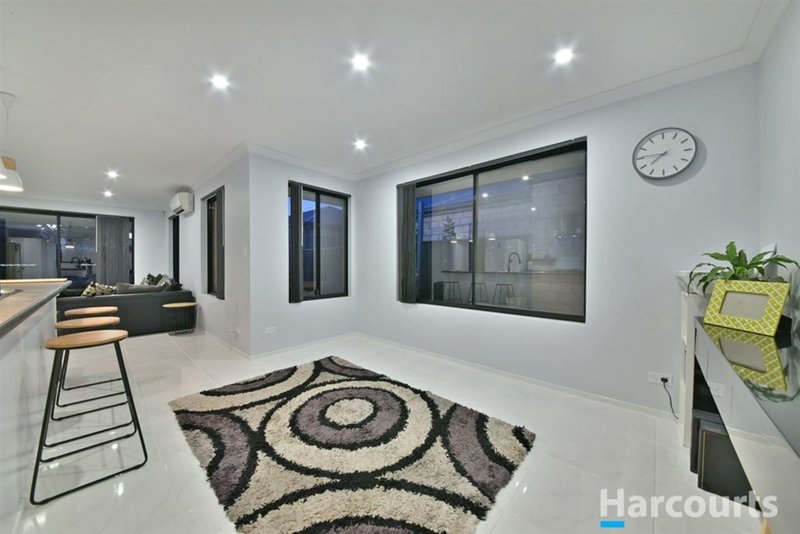 Photo - 17 Oligantha Elbow , Banksia Grove WA 6031 - Image 11