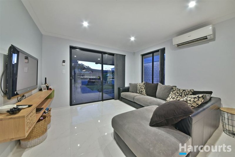 Photo - 17 Oligantha Elbow , Banksia Grove WA 6031 - Image 14