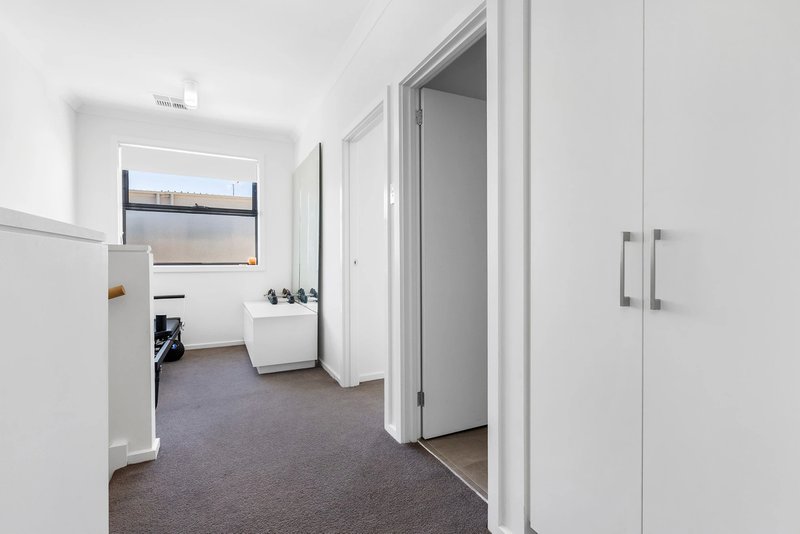 Photo - 17 Olley Place, Munno Para SA 5115 - Image 6