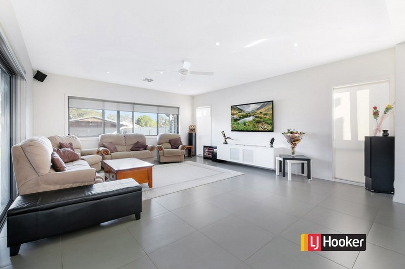 Photo - 17 Orinoco Close, Seven Hills NSW 2147 - Image 4