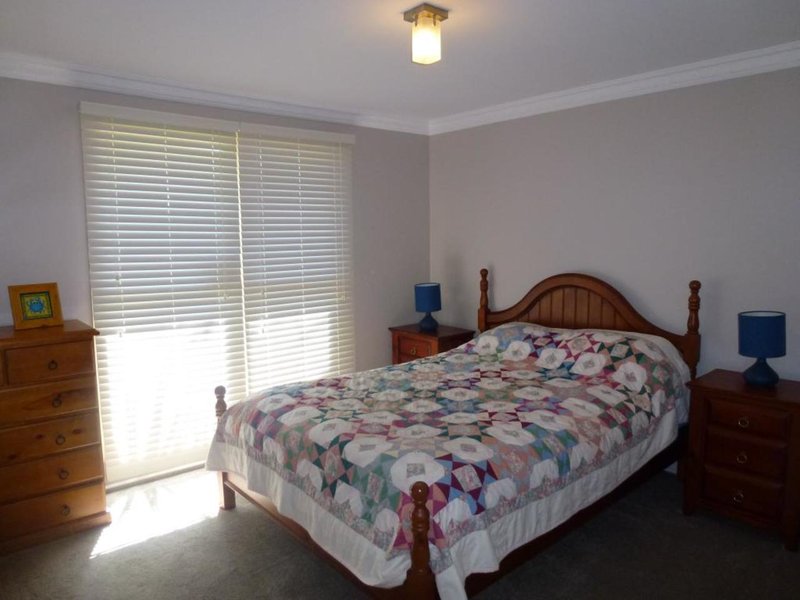 Photo - 17 Oxley Circle, Dubbo NSW 2830 - Image 6