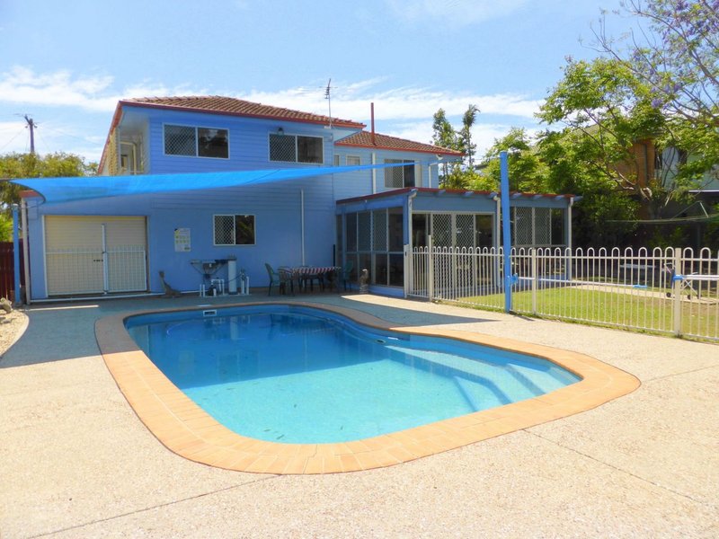 Photo - 17 Pamrick Crescent, Clontarf QLD 4019 - Image 2