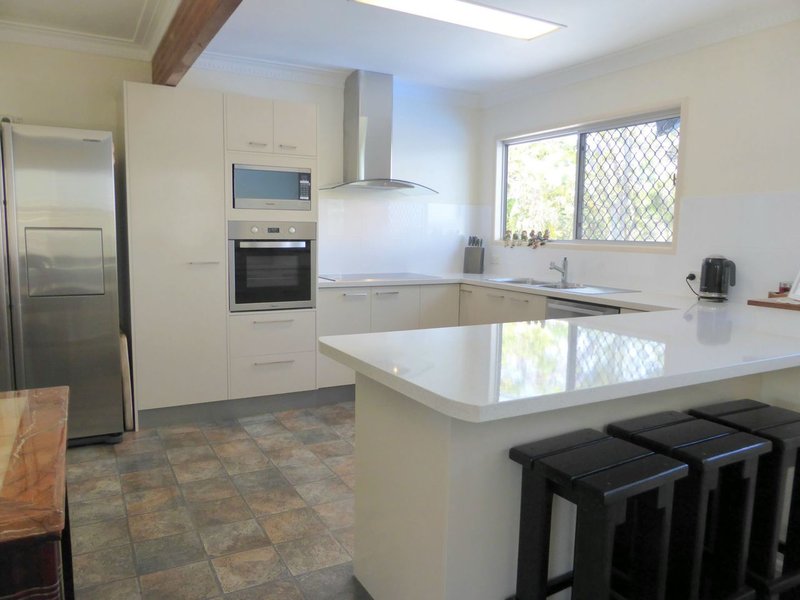 Photo - 17 Pamrick Crescent, Clontarf QLD 4019 - Image 5