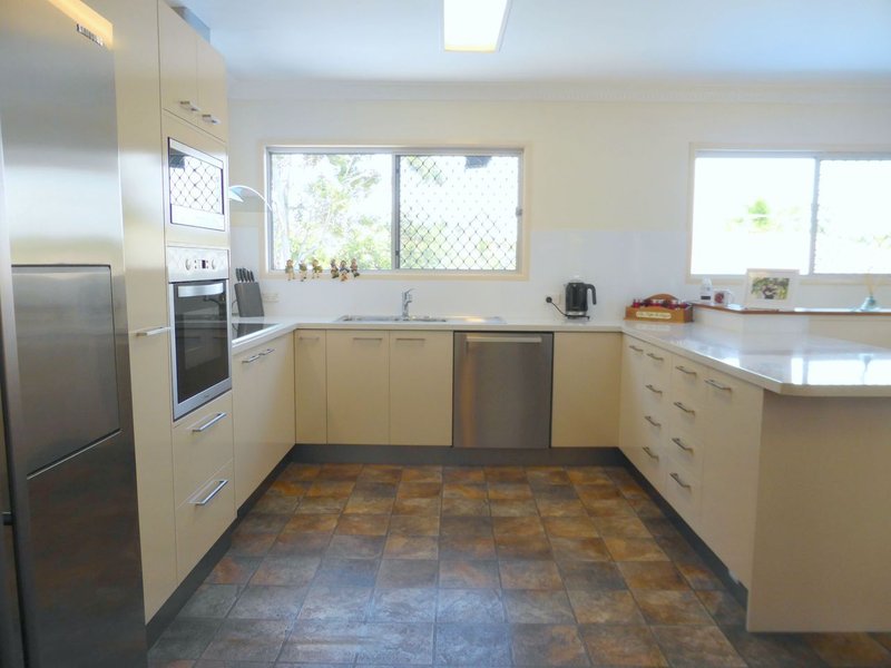 Photo - 17 Pamrick Crescent, Clontarf QLD 4019 - Image 6