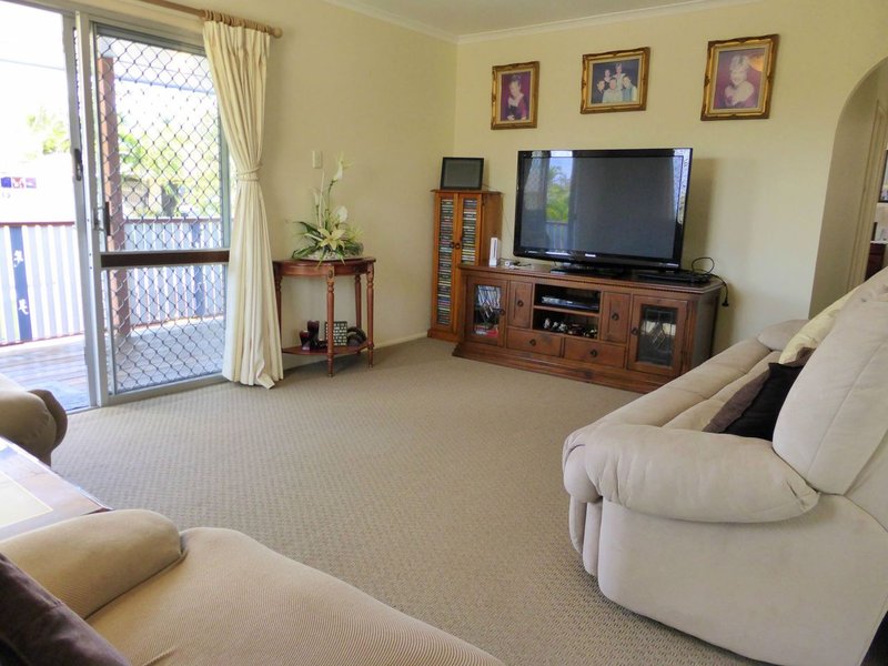 Photo - 17 Pamrick Crescent, Clontarf QLD 4019 - Image 10