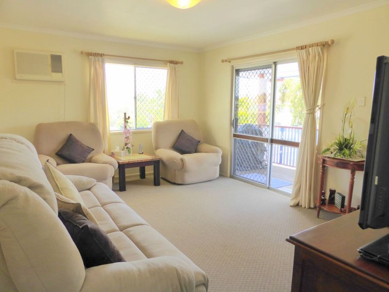 Photo - 17 Pamrick Crescent, Clontarf QLD 4019 - Image 11