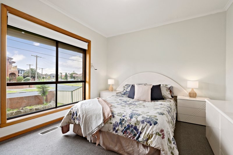 Photo - 17 Pandora Avenue, Thomastown VIC 3074 - Image 6