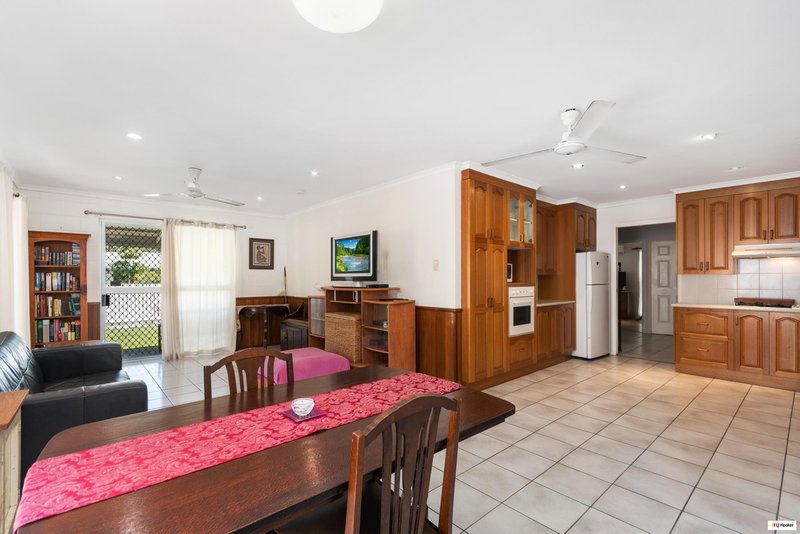 Photo - 17 Paringa Street, Cranbrook QLD 4814 - Image 3