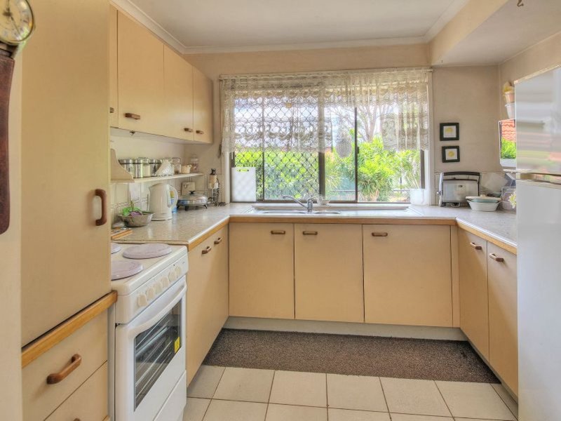 Photo - 17 Parkroyal Crescent, Regents Park QLD 4118 - Image 2