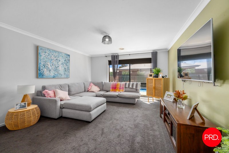 Photo - 17 Parkview Boulevard, Huntly VIC 3551 - Image 4