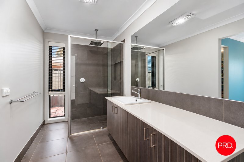 Photo - 17 Parkview Boulevard, Huntly VIC 3551 - Image 6