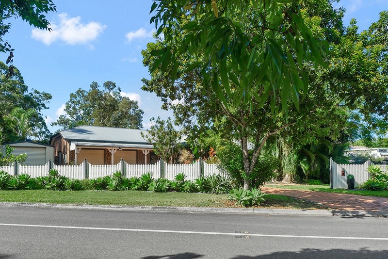 Photo - 17 Parkview Place, Bridgeman Downs QLD 4035 - Image 2