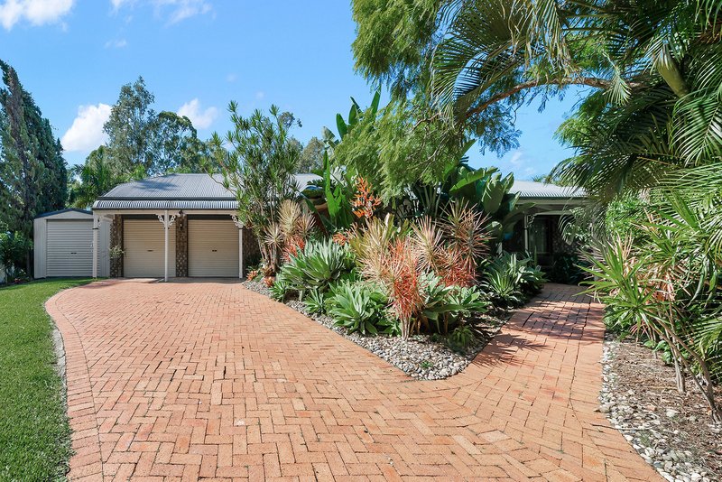 Photo - 17 Parkview Place, Bridgeman Downs QLD 4035 - Image 3