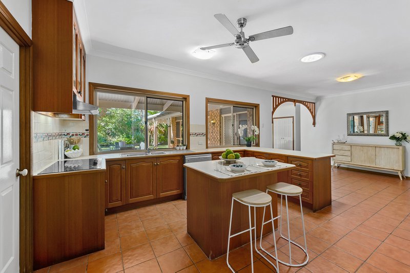 Photo - 17 Parkview Place, Bridgeman Downs QLD 4035 - Image 7