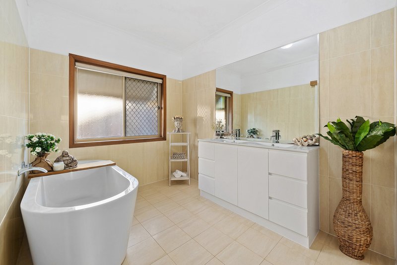 Photo - 17 Parkview Place, Bridgeman Downs QLD 4035 - Image 15