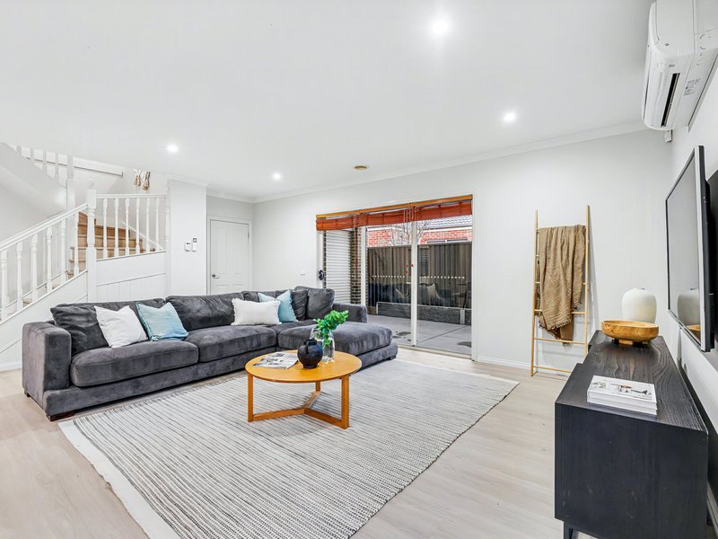 Photo - 17 Parmentier Way, Pakenham VIC 3810 - Image 4