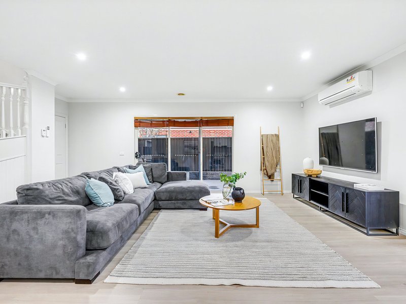 Photo - 17 Parmentier Way, Pakenham VIC 3810 - Image 6