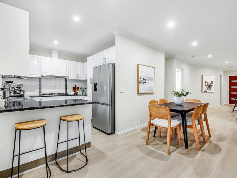Photo - 17 Parmentier Way, Pakenham VIC 3810 - Image 7