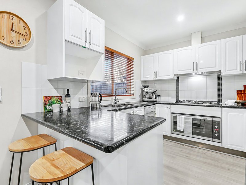 Photo - 17 Parmentier Way, Pakenham VIC 3810 - Image 9