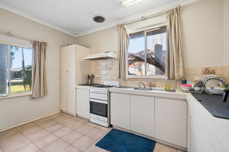 Photo - 17 Pegus Street, Thornlie WA 6108 - Image 6