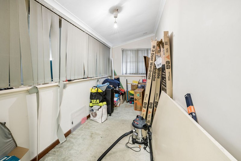 Photo - 17 Pegus Street, Thornlie WA 6108 - Image 11