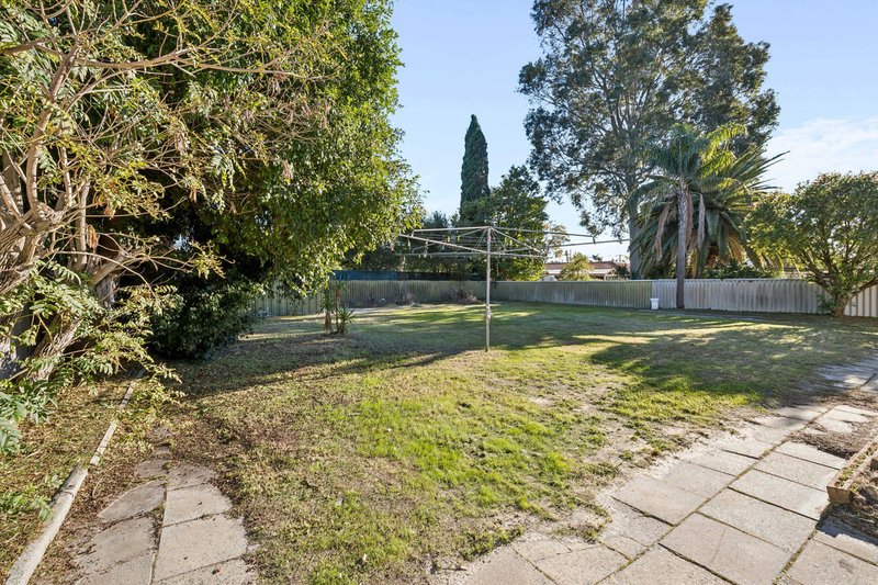 Photo - 17 Pegus Street, Thornlie WA 6108 - Image 13