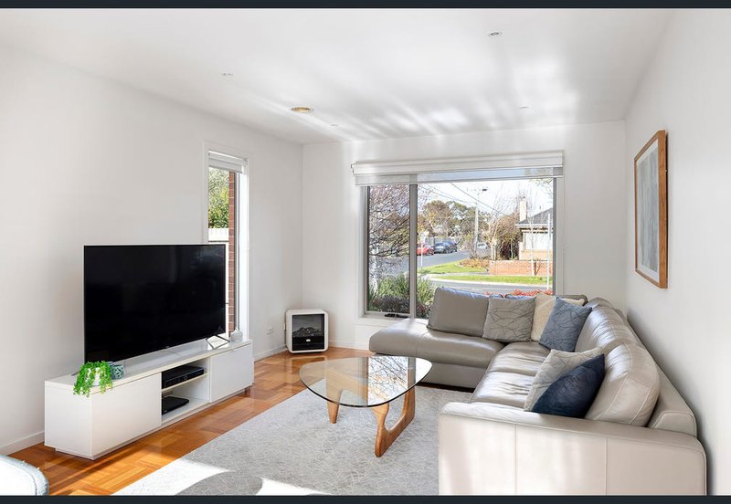 Photo - 17 Pell Street, Bentleigh East VIC 3165 - Image 2