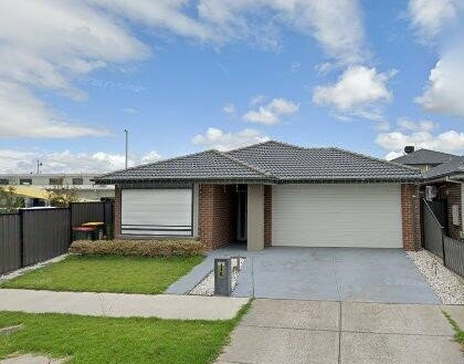 17 Peninsula Crescent, Craigieburn VIC 3064