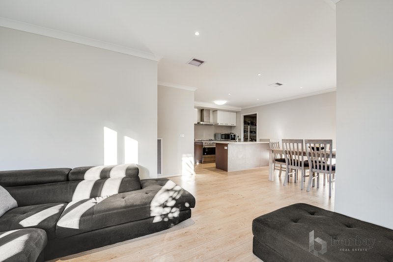 Photo - 17 Peppertree Parade, Craigieburn VIC 3064 - Image 3