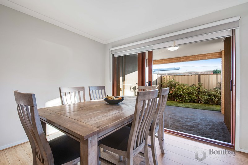 Photo - 17 Peppertree Parade, Craigieburn VIC 3064 - Image 7