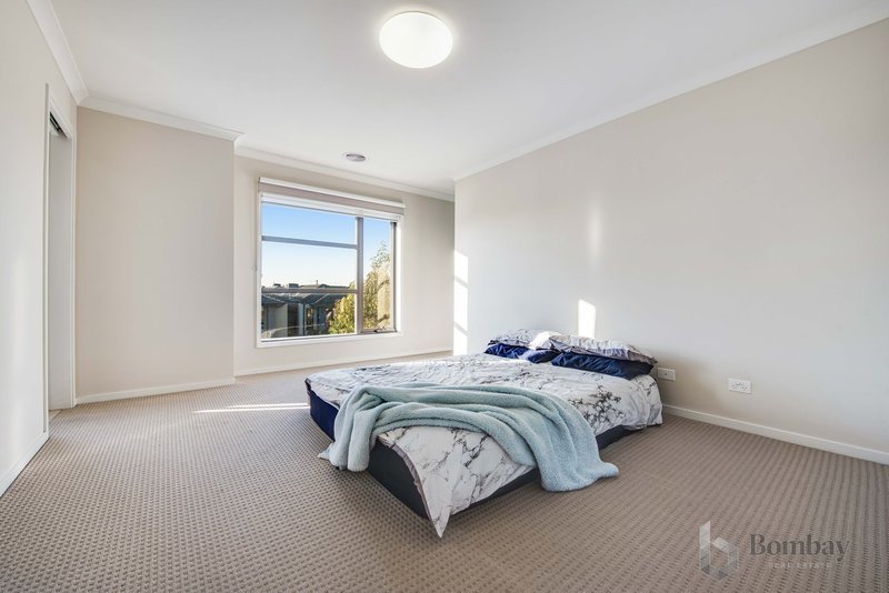 Photo - 17 Peppertree Parade, Craigieburn VIC 3064 - Image 9