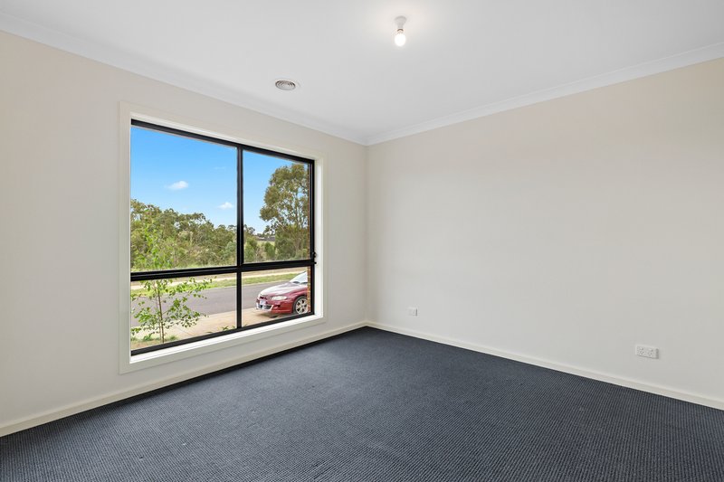 Photo - 17 Phoenix Circuit, Brookfield VIC 3338 - Image 12