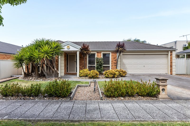 17 Pine Valley Rise, Craigieburn VIC 3064