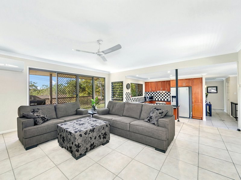 Photo - 17 Pinelands Street, Lawnton QLD 4501 - Image 5