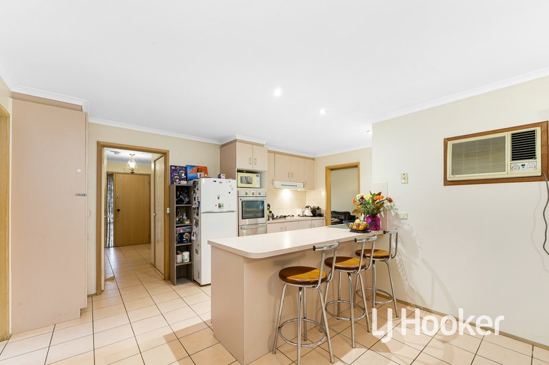 Photo - 17 Pirra Place, Narre Warren VIC 3805 - Image 4