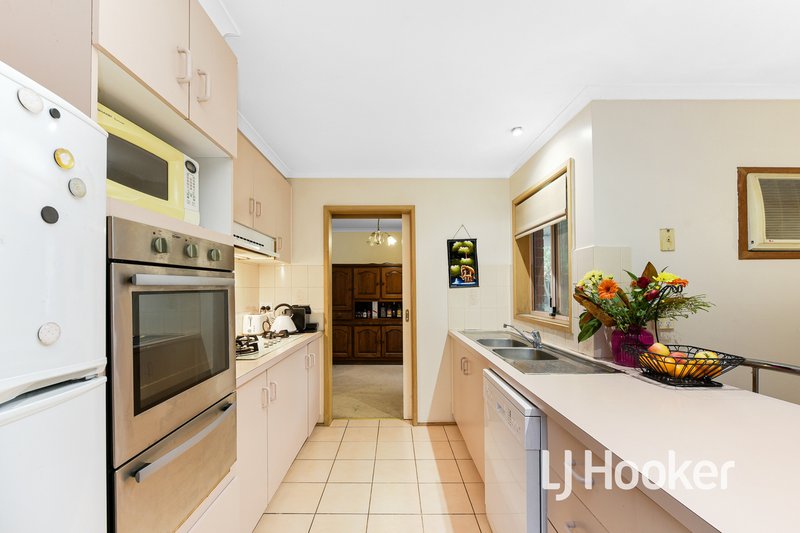 Photo - 17 Pirra Place, Narre Warren VIC 3805 - Image 5