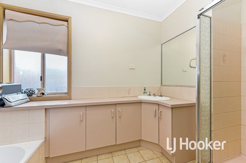 Photo - 17 Pirra Place, Narre Warren VIC 3805 - Image 8